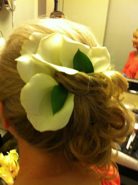 hair up wedding flower in hair